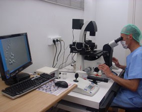 Dr. Miguel Angel Fernández Pérez con el equipo IMSI Dr. Miguel Angel Fernández Pérez con el equipo IMSI
