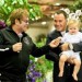 Elton John planea tener un segundo hijo
