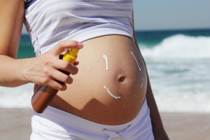 Calor y embarazo: consejos médicos para protegerte durante el verano