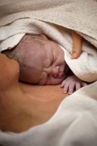 Uno de cada diez bebés en España nace gracias a la reproducción asistida: así ha cambiado la medicina de la fertilidad