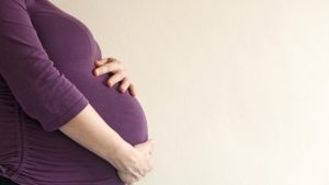 Maternidad después de los 45 años: realidades médicas, opciones y debate social